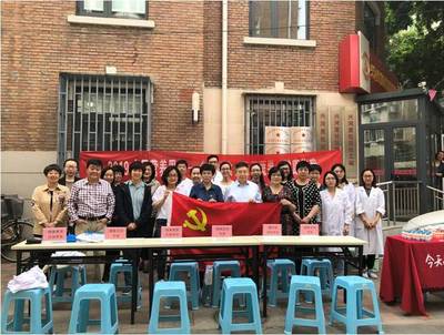 支部举行‘2019年全民营养周’健康宣传咨询服务活动，开展健康咨询服务